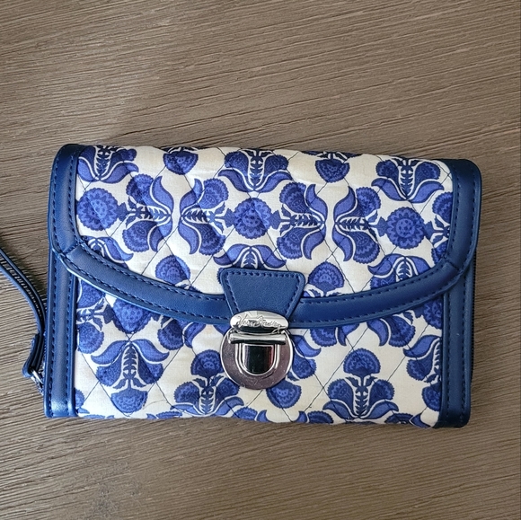 Vera Bradley Handbags - Vera Bradley Wristlet